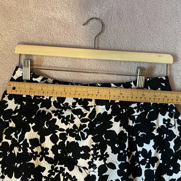 IMNYC Blank and White Skirt Size 6 - Picture 5 of 7